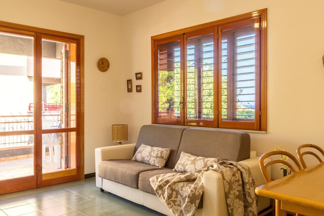 Blue Wood Apartment Letojanni Exterior foto